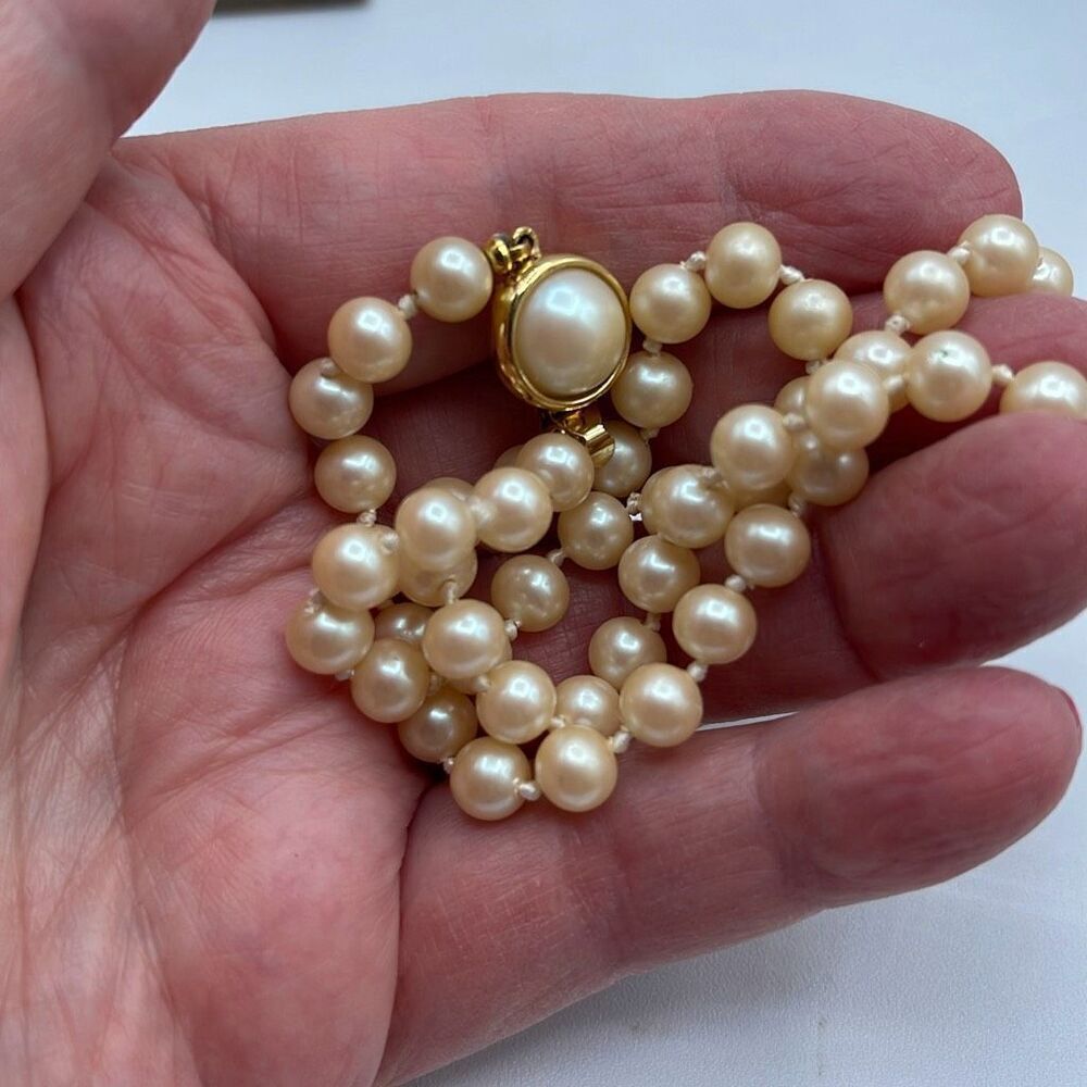 Vintage faux glass pearls. Hand knotted & 16” - Picture 3 of 8